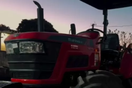 Curvelo Avançando: Agricultura familiar é fortalecida com entrega de trator à Associação dos Produtores Rurais da Estiva