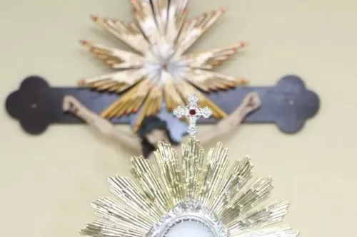 Noite de fé e alegria: Festa do Senhor Bom Jesus reúne música ao vivo e confraternização em Curvelo
