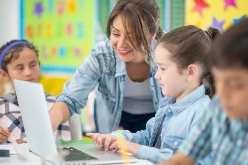Educação Curativa fortalece rede municipal com diagnóstico e escuta da comunidade escolar em Serro