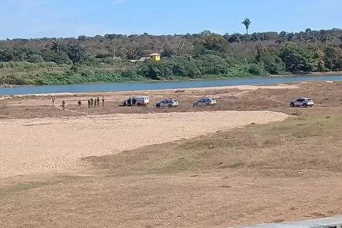  Foto: Redes Sociais: PM foi acionada após o corpo ser localizado no local conhecido como Praia do Areião, em Pirapora 