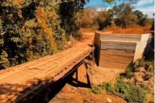 Corinto avança com nova ponte sobre o Rio Bicudo, na região do Mimoso