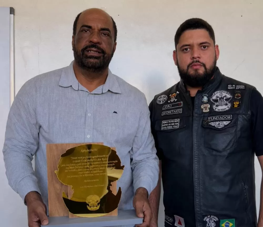 Homenagem de Moto Clube Los Hermanos De Tramo reconhece apoio de prefeito de Corinto ao motociclismo e ao turismo local