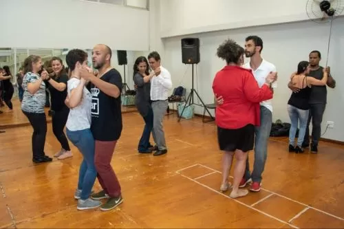 Forró Comunitário leva aulas gratuitas a cinco bairros de Curvelo