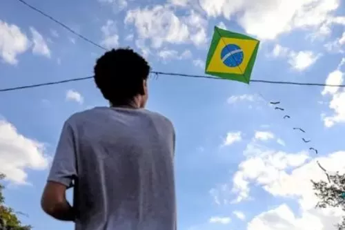 Prefeitura de Joaquim Felício alerta sobre riscos do cerol e da linha chilena