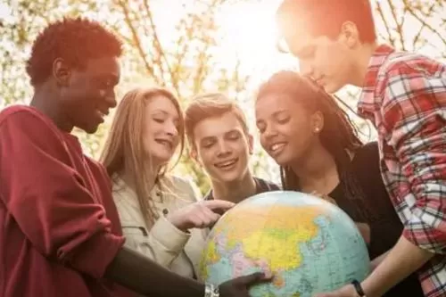 Pompéu abre inscrições para curso gratuito de inglês para crianças e adolescentes