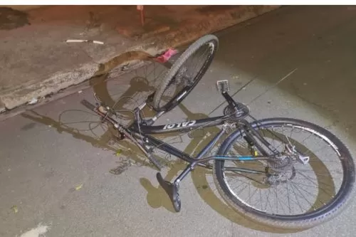 Adolescente fica ferido em acidente envolvendo bicicleta e carro em Corinto