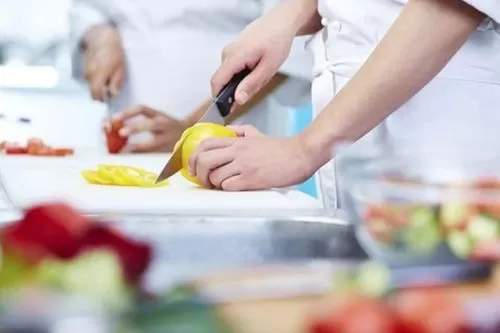 Vaga para auxiliar de cozinha é divulgada em Curvelo