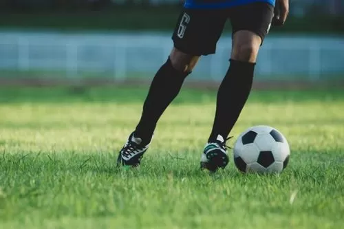 Campo de futebol de Santo Hipólito passa por melhorias para ampliar qualidade e segurança aos atletas