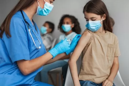 Vacinação contra o HPV ganha reforço entre adolescentes e jovens em Lassance