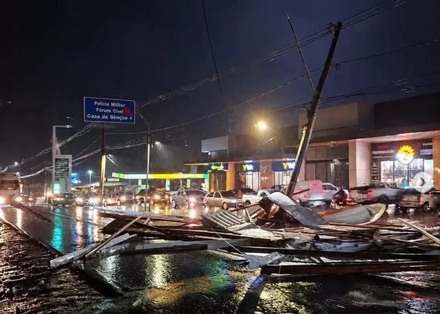 VÍDEO: Chuva de granizo e ventos fortes provocam estragos em Diamantina