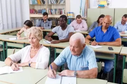 Curvelo leva estudantes da EJAI a uma viagem pelo mundo dos mapas e da cartografia