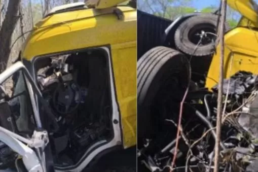 Carreta sai da pista e bate em árvore na BR-135; motorista fica ferido e é encaminhado a hospital em Curvelo