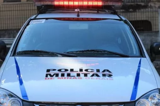 Motociclistas fogem da PM no bairro Esperança, em Curvelo, e abandonam sete tabletes de substância semelhante à maconha
