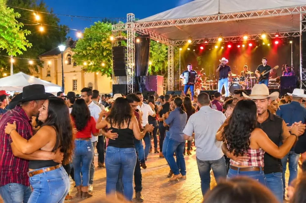 Presidente Juscelino recebe Artilheiros do Forró nesta sexta-feira (02) em noite de muita música e animação