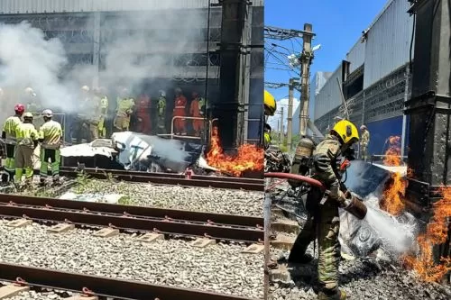 Piloto morre carbonizado após avião cair e pegar fogo em pátio do metrô de BH