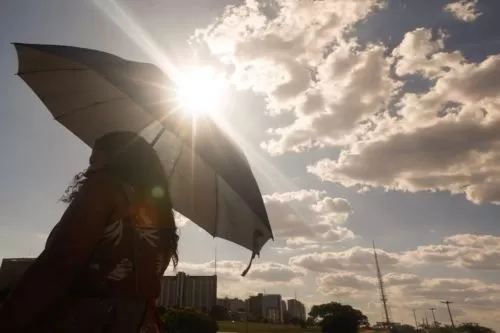 Curvelo deve registrar calor de até 36°C nesta segunda-feira (12), feriado nacional