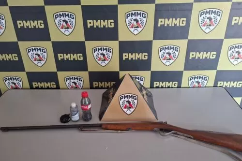 Denúncias de tiros terminam com homem preso e espingarda artesanal apreendida em Buenópolis