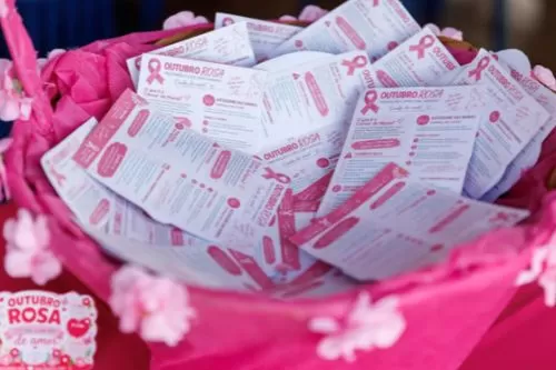 Inimutaba fortalece a luta contra o câncer de mama com ação especial do Outubro Rosa