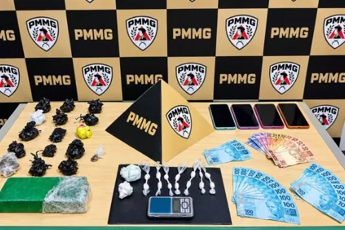 Operação da PM abala o tráfico em Três Marias: dois adultos são presos e adolescente é apreendido com drogas e dinheiro