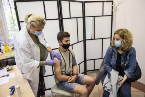 Inimutaba inicia vacinação contra meningite ACWY para crianças e adolescentes de 11 a 16 anos Imunização começa nesta quarta-feira (21)