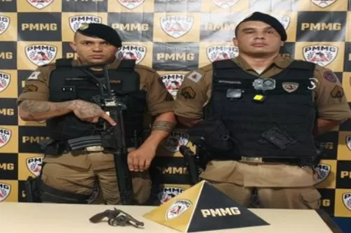 Abordagem da PM termina com homem preso e revólver apreendido em Felício dos Santos