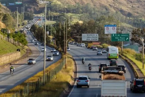 Feriado de Finados deve elevar movimento na BR-040; Curvelo pode registrar até 35% mais veículos nesta sexta-feira (30)