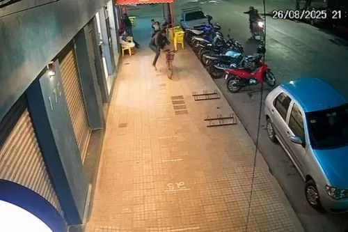 Câmeras de segurança gravaram o momento – Reprodução/ Internet