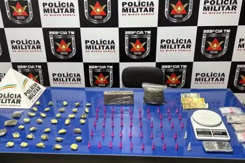 Drogas apreendidas na mochila — Foto: Polícia Militar