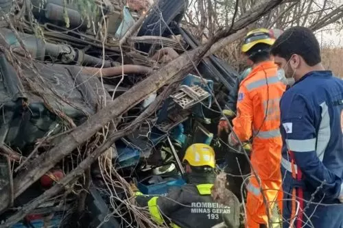 Socorristas durante a ocorrência — Foto: Samu