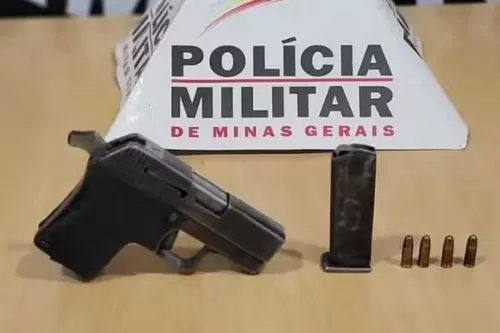 Arma apreendida pela PM — Foto: Polícia Militar