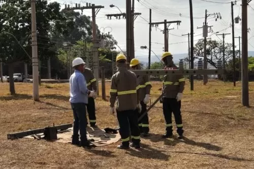 Vagas são para eletricista — Foto: Cemig