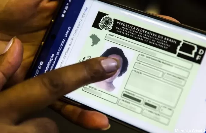 Dinheiro arrecadado com multas de trânsito seja usado para custear o processo de habilitação de quem está inscrito no CadÚnico