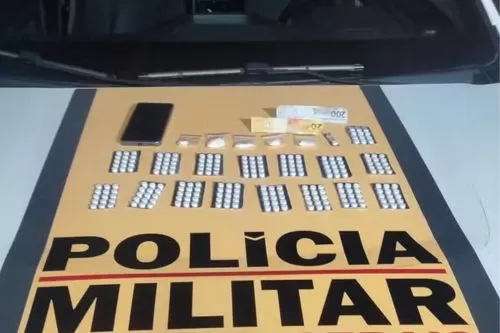 Rebite e cocaína que estavam no carro — Foto: Polícia Militar Rodoviária