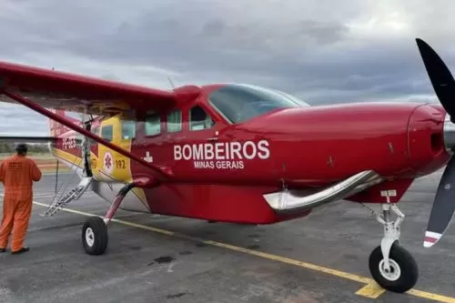 Avião saiu de PE e pousou em Montes Claros — Foto: Jhullie Rodrigues/Inter TV